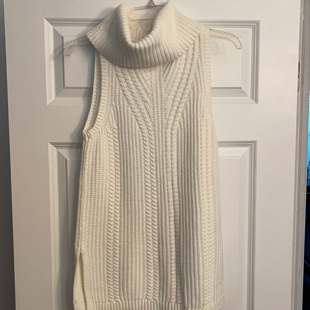 Banana Republic sleeveless shirt